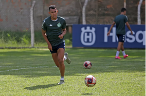 Zagueiro dispensado pelo Guarani há dois dias pode fechar com o Remo