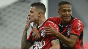 Athletico-PR é multado por descumprir regras do combate à pandemia