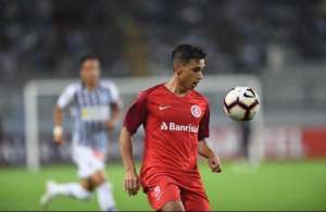 Vasco acerta com meia Sarrafiore, do Internacional