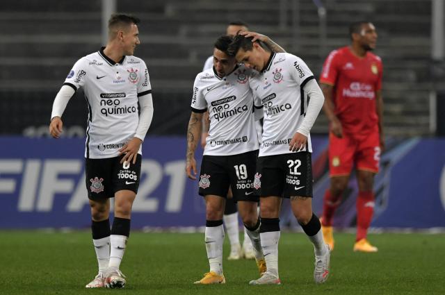 Jogadores comemoram um dos gols na noite desta quinta-feira