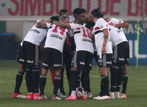 Atacante do São Paulo sofre com o bonito chute na trave: 'Eu acreditei que ia entrar'
