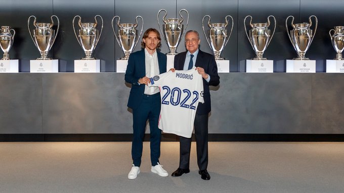 Meia renova contrato com Real Madrid por mais uma temporada