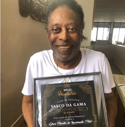 Conselho Deliberativo do Vasco oferece a Pelé título de sócio honorário