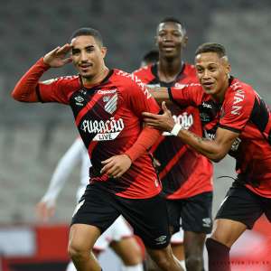 Athletico-PR 2 x 1 Atlético-GO - Furacão mantém 100% e lidera Brasileirão