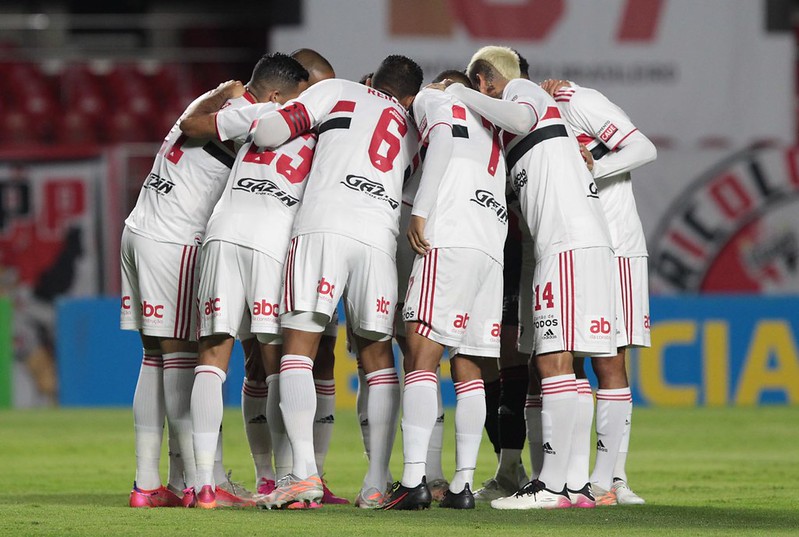 Jogadores do São Paulo detonam arbitragem após empate com a Chapecoense