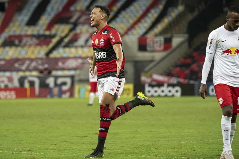 Após golaço de bicicleta, Rodrigo Muniz mostra tristeza pela derrota do Flamengo