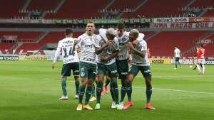 Internacional 1 x 2 Palmeiras - Com um a menos, Verdão vence e segue próximo aos líderes do Brasileirão