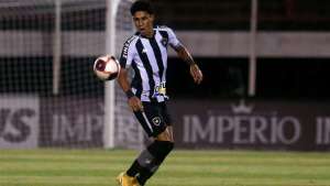 Internacional chega a acordo por lateral de gigante carioca