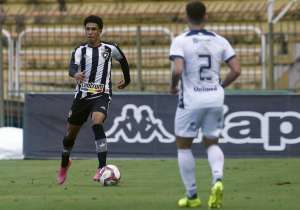 Internacional segue em cima e busca contratação de lateral revelação de gigante da Série B