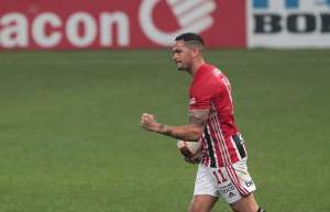 Luciano tem estiramento na coxa e aumenta lista de desfalques do São Paulo