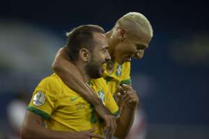 Após duas rodadas, meia da Seleção fala sobre Covid-19 na Copa América: 