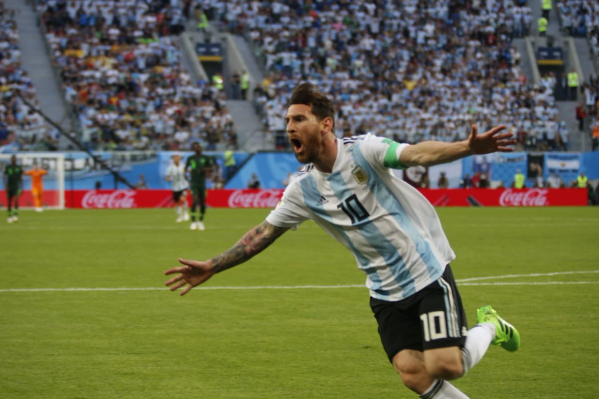 Messi e Suárez deixam a amizade de lado em clássico entre Argentina e Uruguai