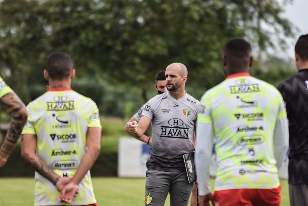 Série B: Jerson Testoni fala em orgulho e respeito, mas quer “jogo de igual para igual” ante Vasco