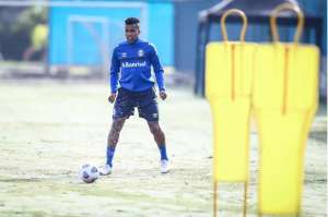 Sem ser relacionado no Grêmio, Cortez atrai interesse de clube da Série A