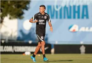 Corinthians quita parcelas da compra de Cantillo