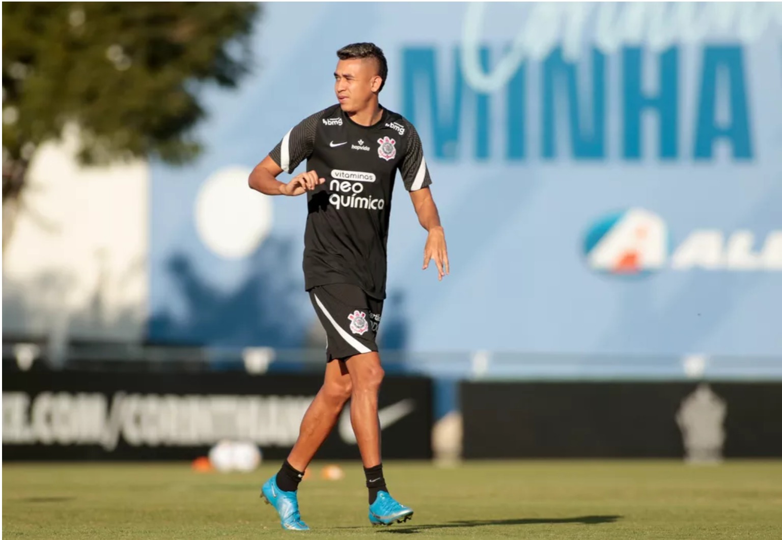 Corinthians quita parcelas da compra de Cantillo