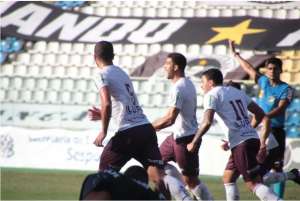 Série D: Zagueiro comemora gol em terceira vitória seguida da Ferroviária