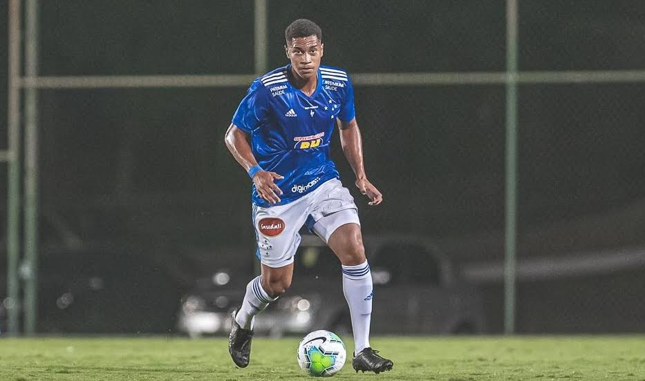 Zagueiro avalia momento do Cruzeiro Sub-20 e busca vaga no time principal