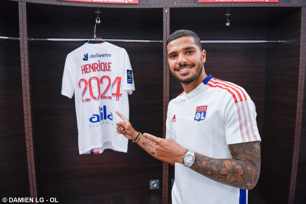 Gigante francês apresenta lateral-esquerdo que saiu recentemente do Vasco