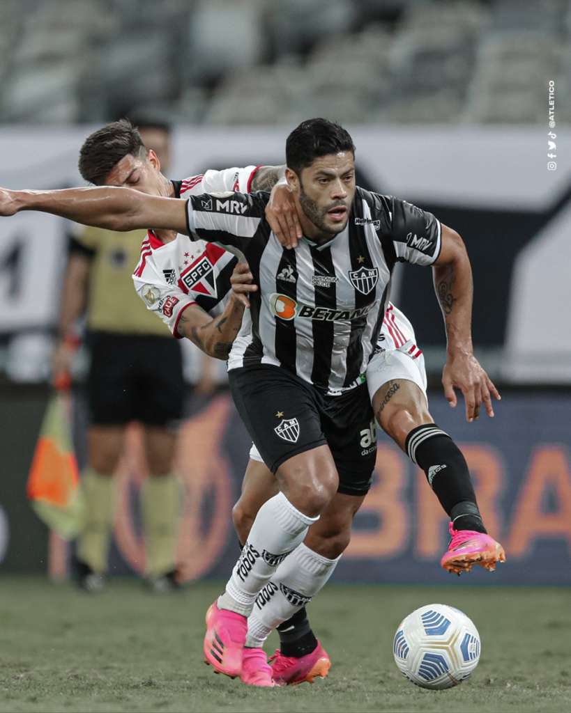 Hulk não se abate com críticas no retorno ao Brasil e elogia Cuca no Atlético-MG