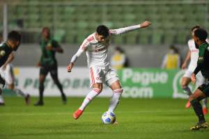 América-MG 1 x 1 Internacional-RS - Colorado sofre para empatar e Edenílson termina como goleiro