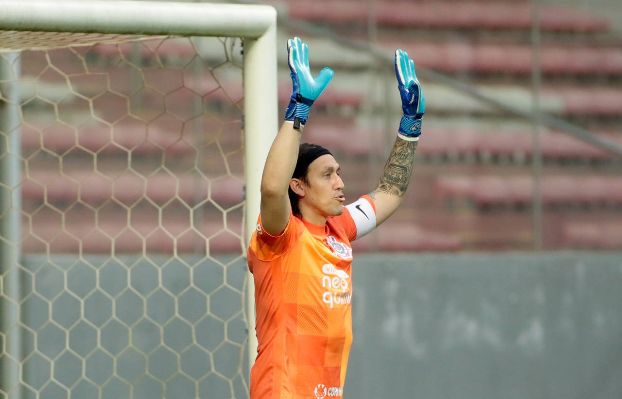 Cássio reclama da arbitragem, mas admite estar ‘relaxado’ no 2º gol do Bragantino