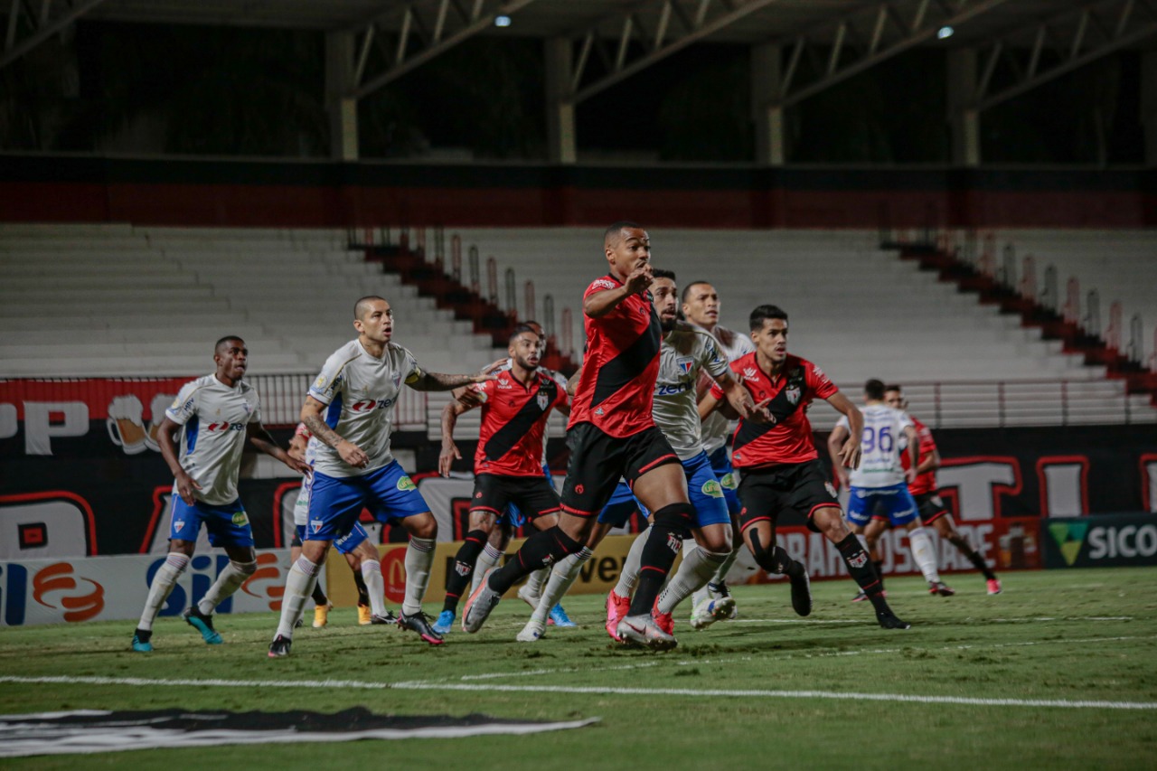 BRASILEIRÃO: Fortaleza segue na liderança, Sport vence a 1ª e Bahia e Flu embalam