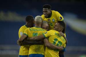 Brasil x Peru rende 2º lugar ao SBT, com quase metade da audiência da Globo