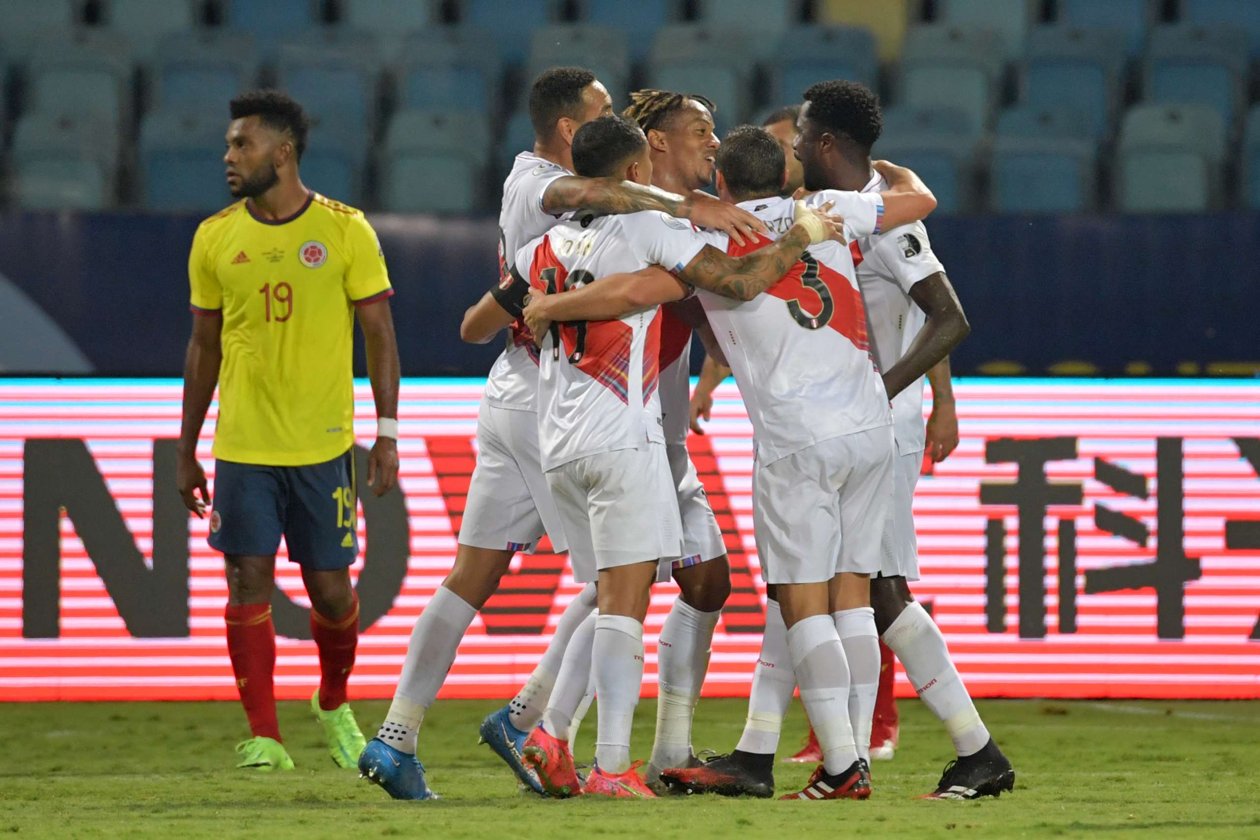 COPA AMÉRICA: Em jogo com ‘brasileiros’, Peru supera Colômbia e quebra jejum