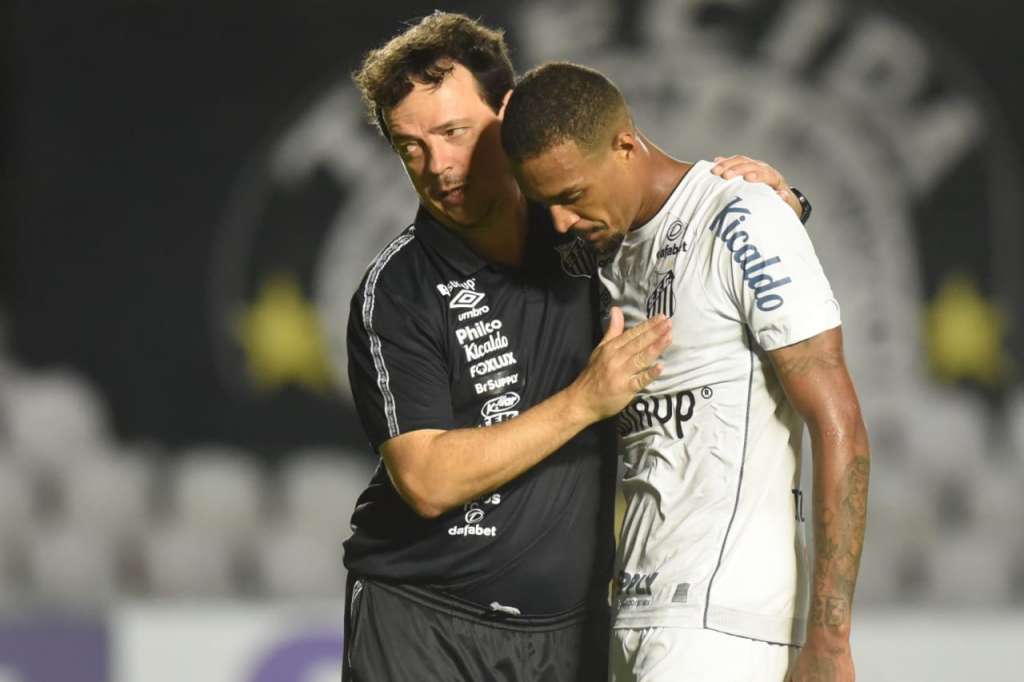 Diniz exalta postura do Santos em vitória: ‘Craque do jogo foi a vontade do time’