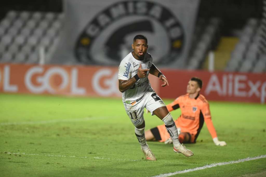 BRASILEIRÃO: Santos vence clássico e Athletico-PR lidera