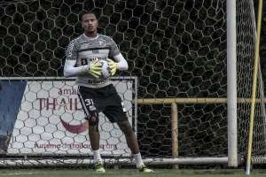 John pode retornar à meta do Santos contra Sport pela oitava rodada do Brasileiro