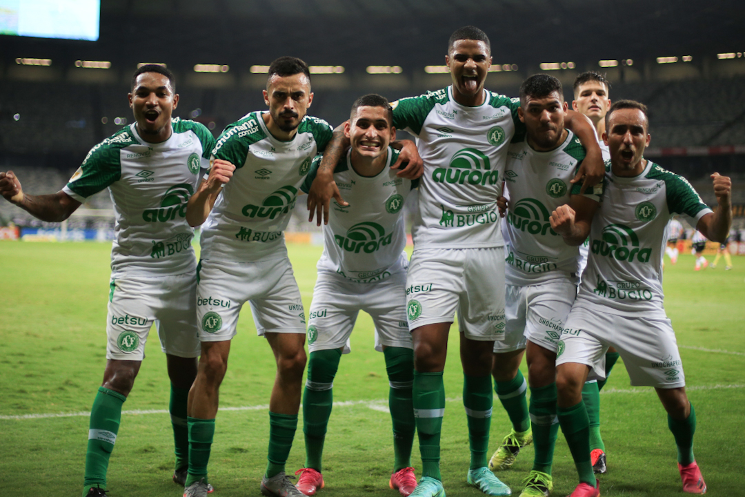 Mesmo ainda sem vencer, Jair Ventura vê crescimento na Chapecoense e enaltece empate diante do Atlético-MG