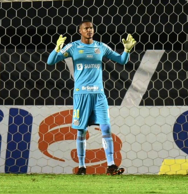 Com lesão no joelho direito, goleiro John desfalca o Santos contra o Grêmio