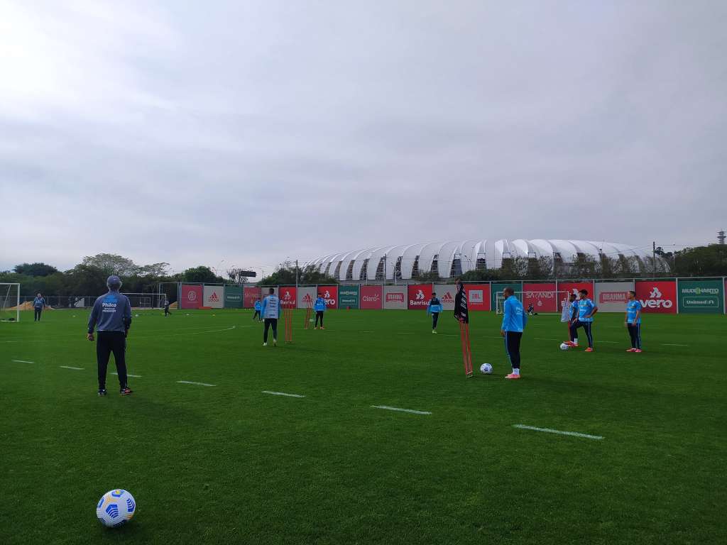 Santos treina no CT do Inter e Diniz escala time para duelo com o Grêmio