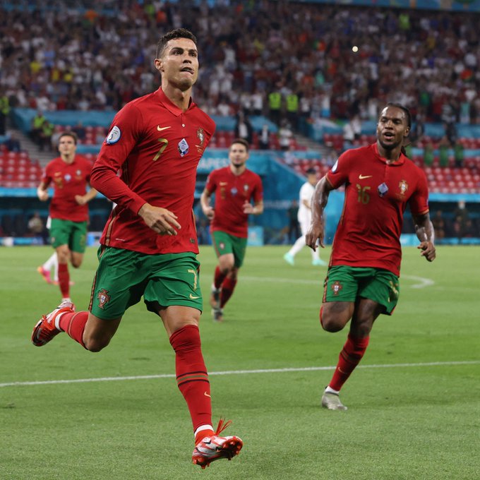 EUROCOPA: CR7 marca, Portugal empata com a França e avança