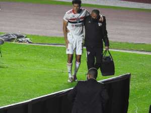 Exames descartam fratura, mas Gabriel Sara passará por tratamento no São Paulo