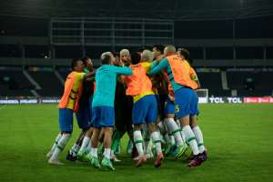 Após críticas a gramado, seleção poderá jogar mais duas vezes no Engenhão