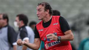Cuca se desculpa com árbitro por chamá-lo de 'vagabundo' em revés do Atlético-MG