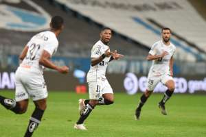 Grêmio 2 x 2 Santos - Peixe falha na defesa, mas arranca empate fora de casa