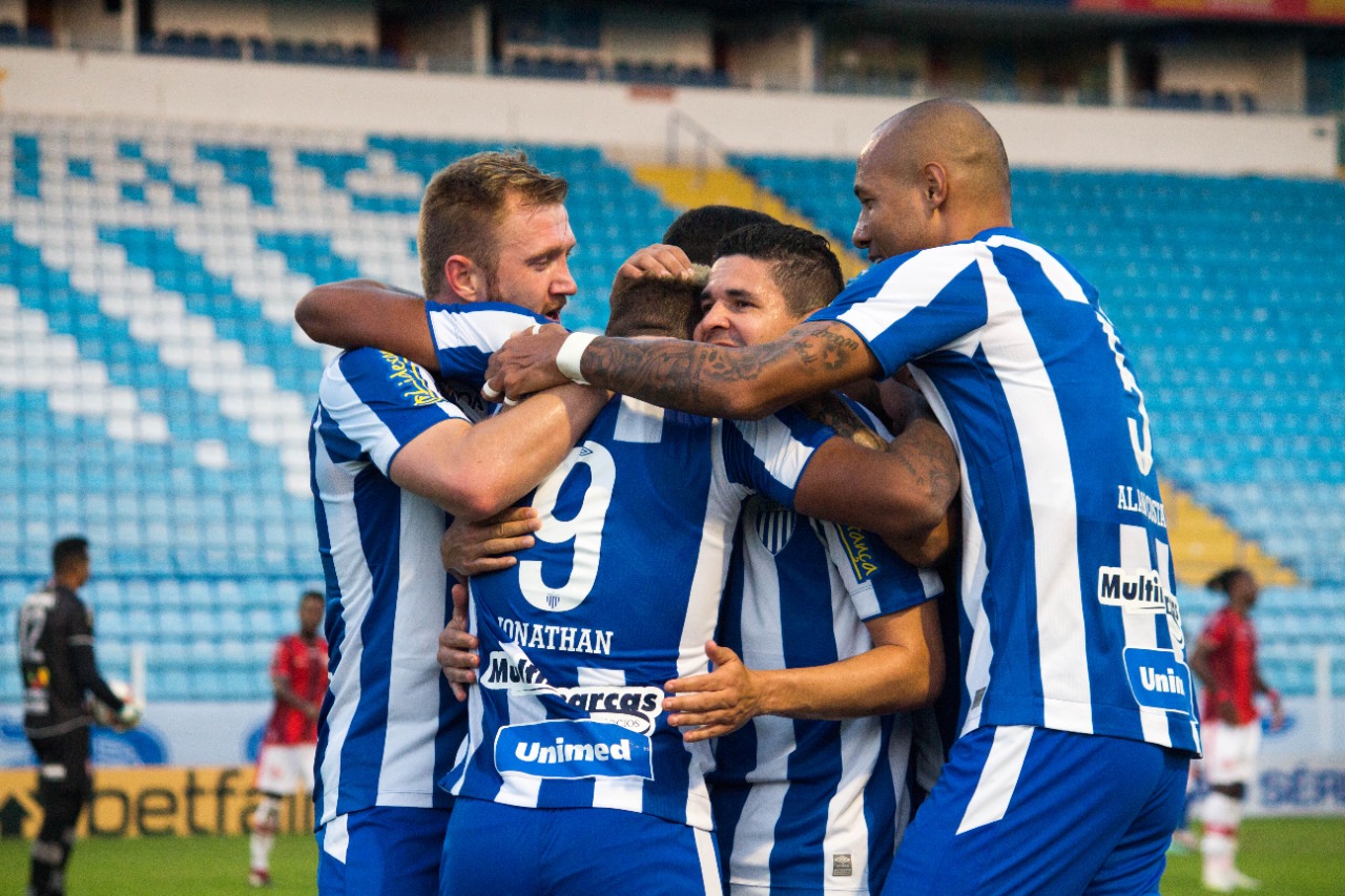 Avaí 1 X 0 CRB – Com um jogador a mais, Leão da Ilha vence e deixa a zona de rebaixamento