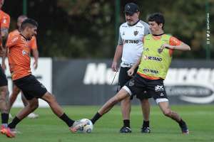 Cuca segue em dúvida sobre lateral-esquerdo no Atlético-MG; Everson é 'blindado'