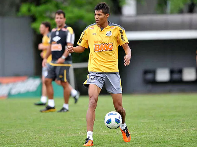 Série B: Sampaio Corrêa anuncia zagueiro com passagens no Japão e no Santos