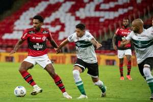 Flamengo 2 x 0 Coritiba - Fla não sente desfalques e confirma vaga