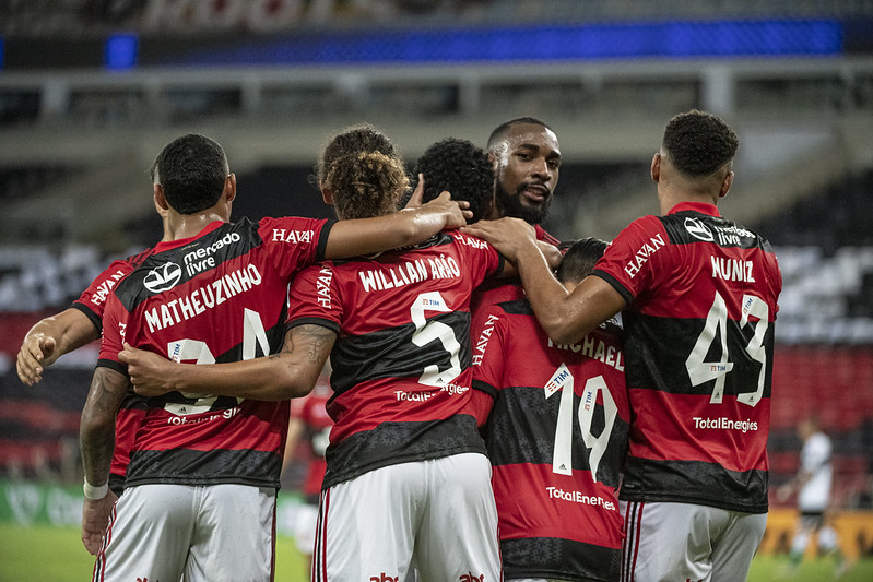 Jogadores do Flamengo comemoram um dos gols nesta quarta-feira