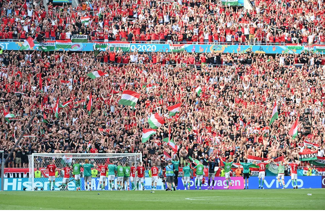 Uefa abre investigação sobre cantos racistas e homofóbicos de húngaros na Eurocopa