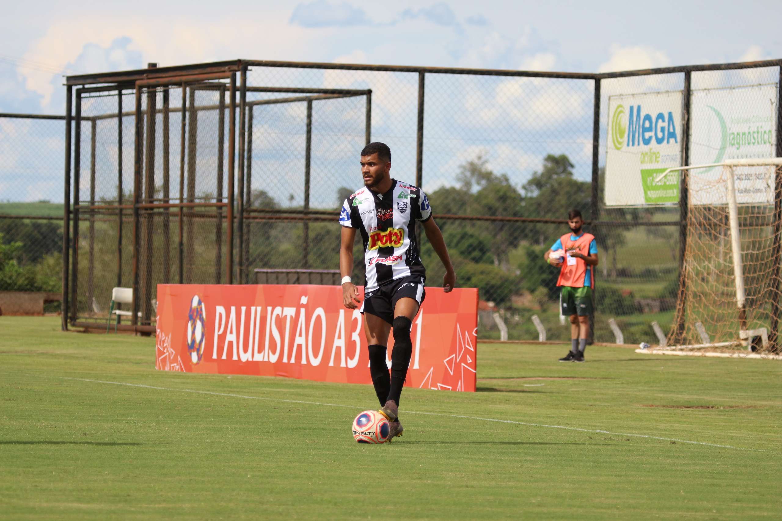 Votuporanguense anuncia renovação de lateral-esquerdo para Copa Paulista