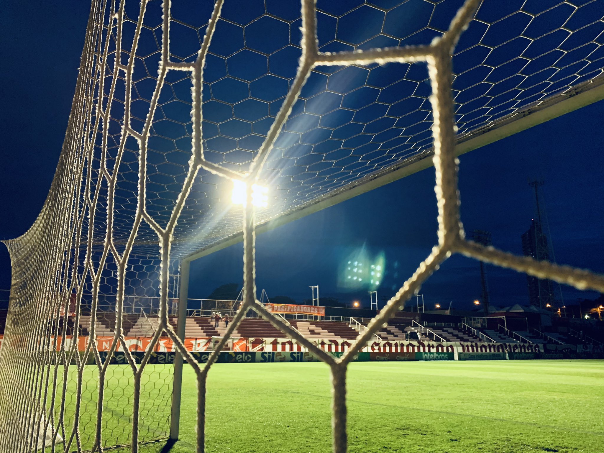 Vila Nova 0 x 0 Goiás – Clássico ‘meia-boca’ em plena sexta-feira de Série B