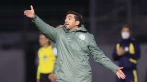 Abel critica diretoria do Palmeiras por falta de reforços: 'Vão chegar quando?'