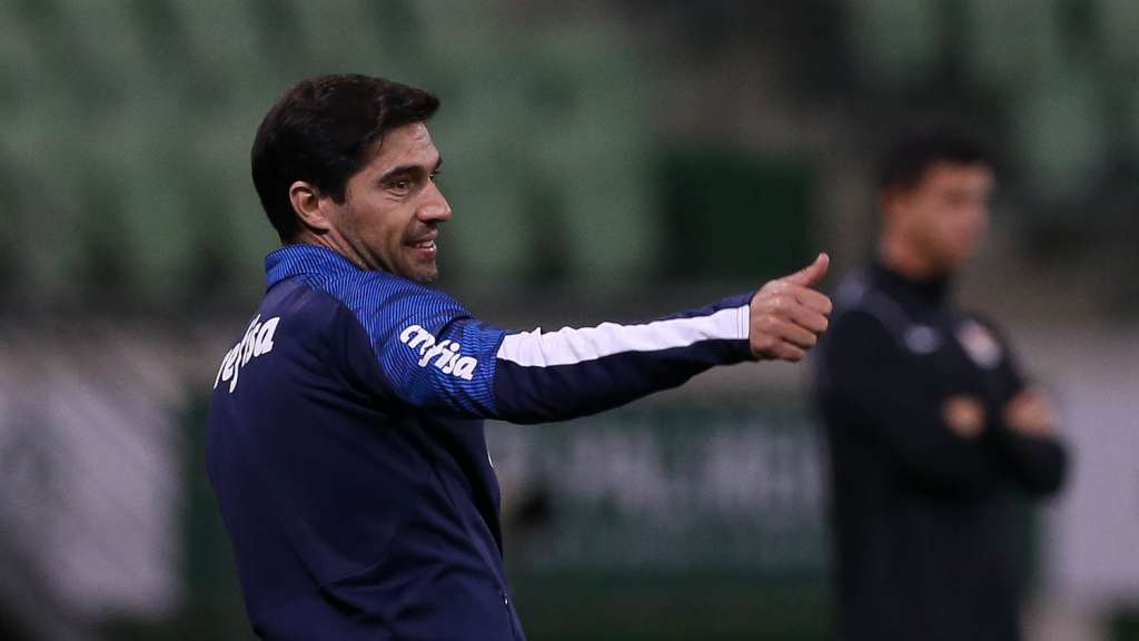 Abel defende elenco, exalta postura do Palmeiras e elogia Deyverson: ‘Dá opções’